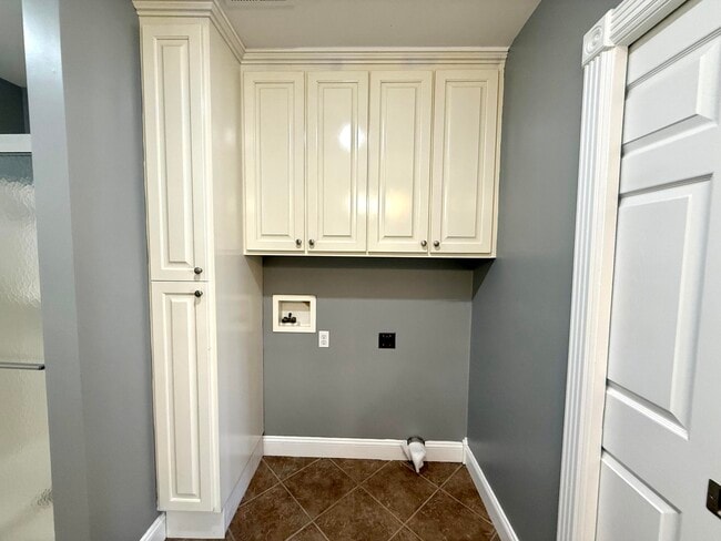 Building Photo - 98 Melrose Dr