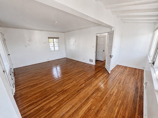 Building Photo - 352 Glen Ellen Dr