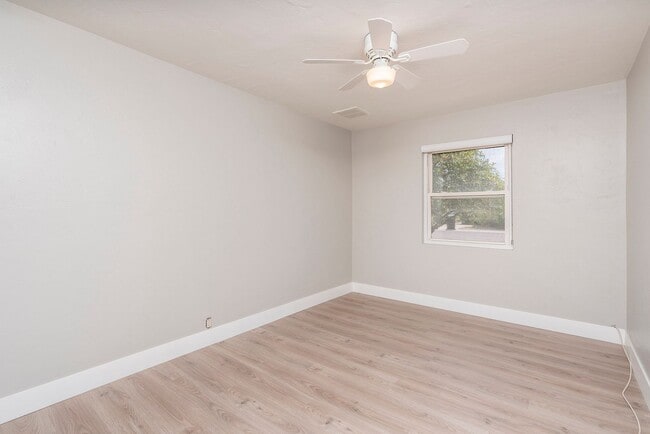 Building Photo - Central Phoenix Rental