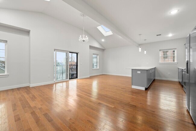 Building Photo - 41 E 16th St