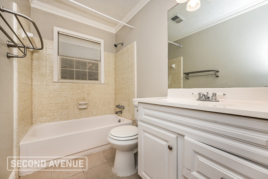 Building Photo - 6294 Saddlewood Dr