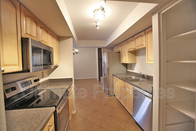 Building Photo - 1512 W Jacinto Ave