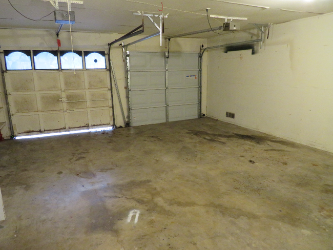 Building Photo - 331 Trafalgar Rd