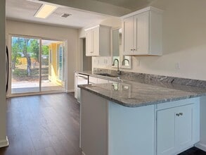 Building Photo - 244 Greenbrier Dr NE