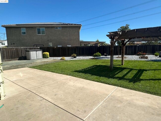 Building Photo - 649 Poplar Ct