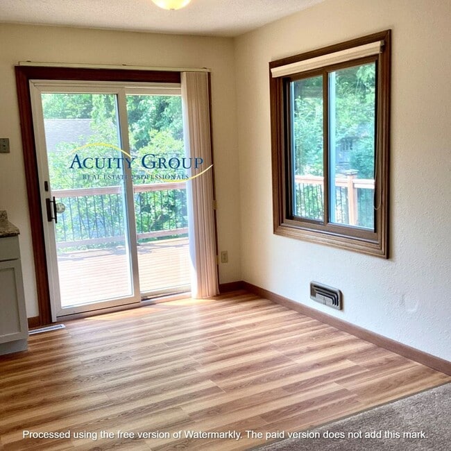 Building Photo - 2BR+ Den, 2BA Split Level Home