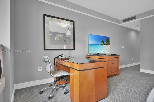 Building Photo - 1435 Brickell Ave