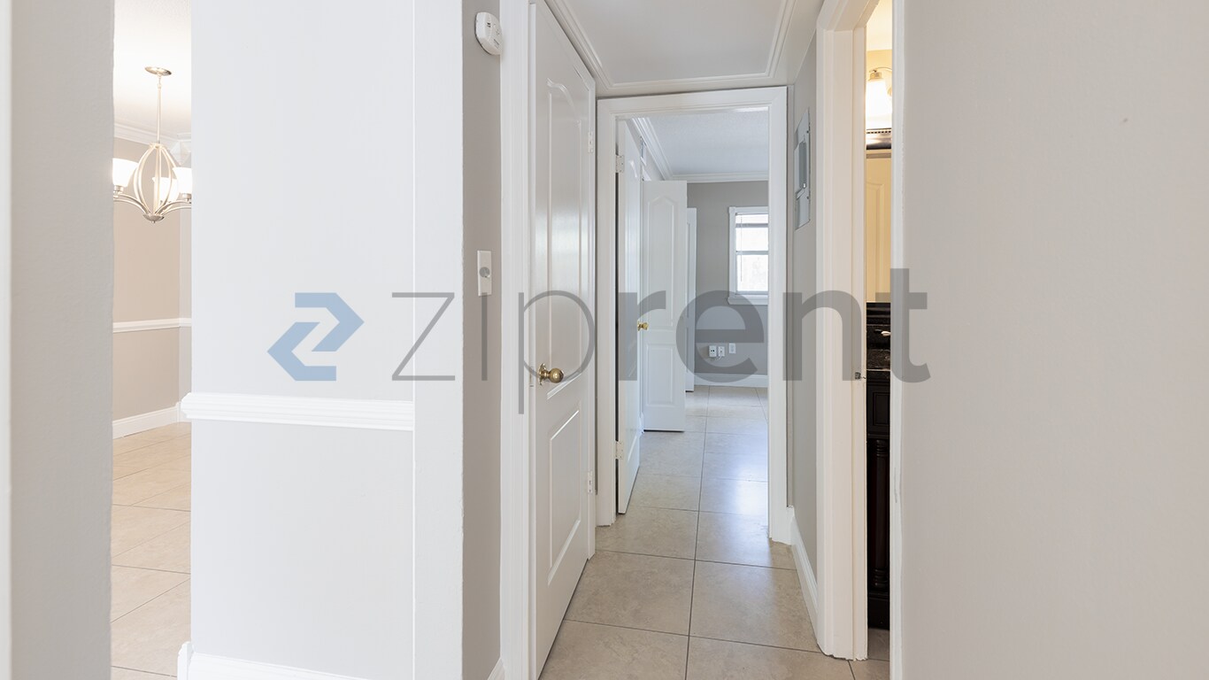 Building Photo - 1123 Elmwood St