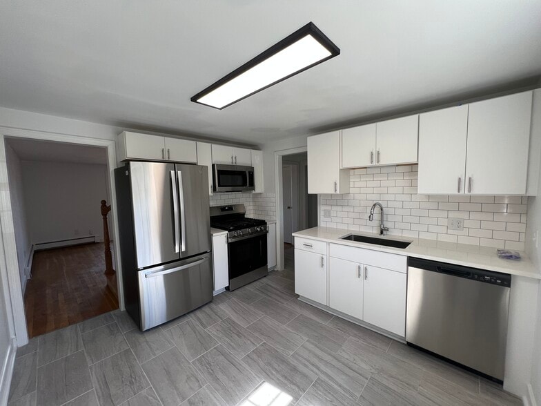 Building Photo - 42 Pond St