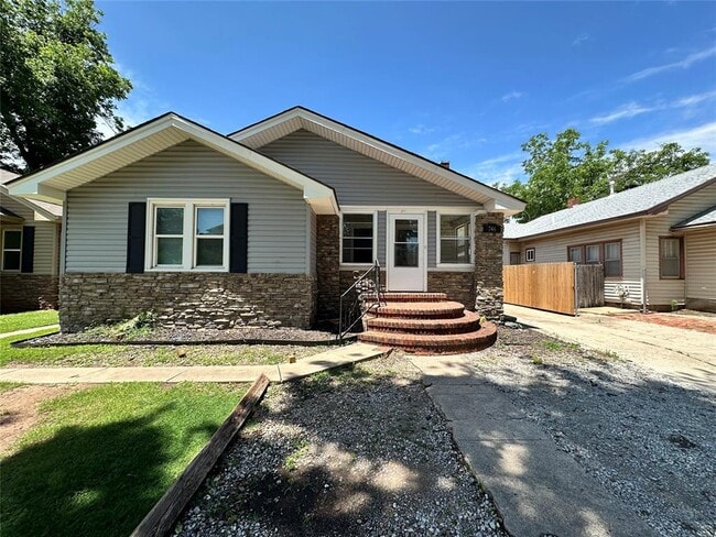 Primary Photo - 746 S Jenkins Ave