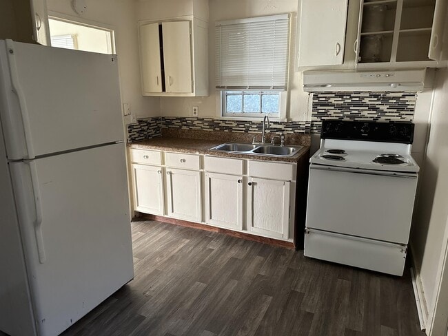 Building Photo - 2404 Knox Dr