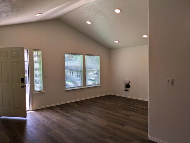 Building Photo - New Single Level Home in New SunRidge Community