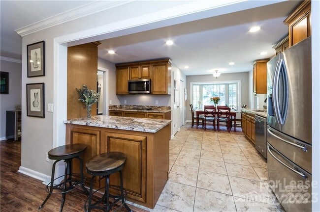 Building Photo - 8511 Viking Dr