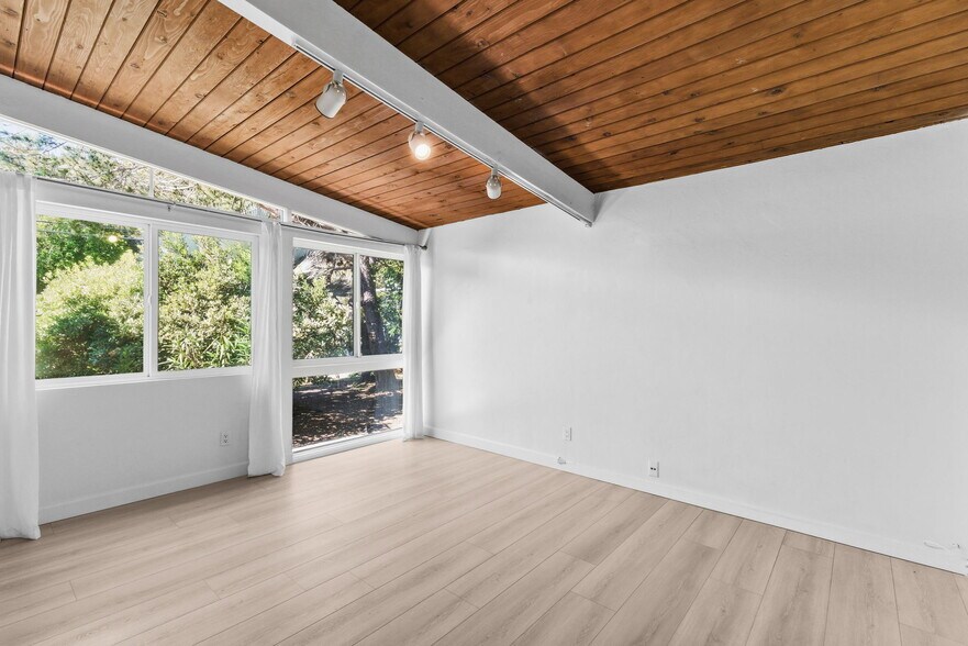 Building Photo - 8335 Sugarman Dr