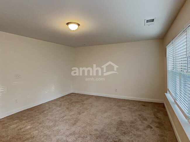 Building Photo - 2133 Leafmore Ct SE