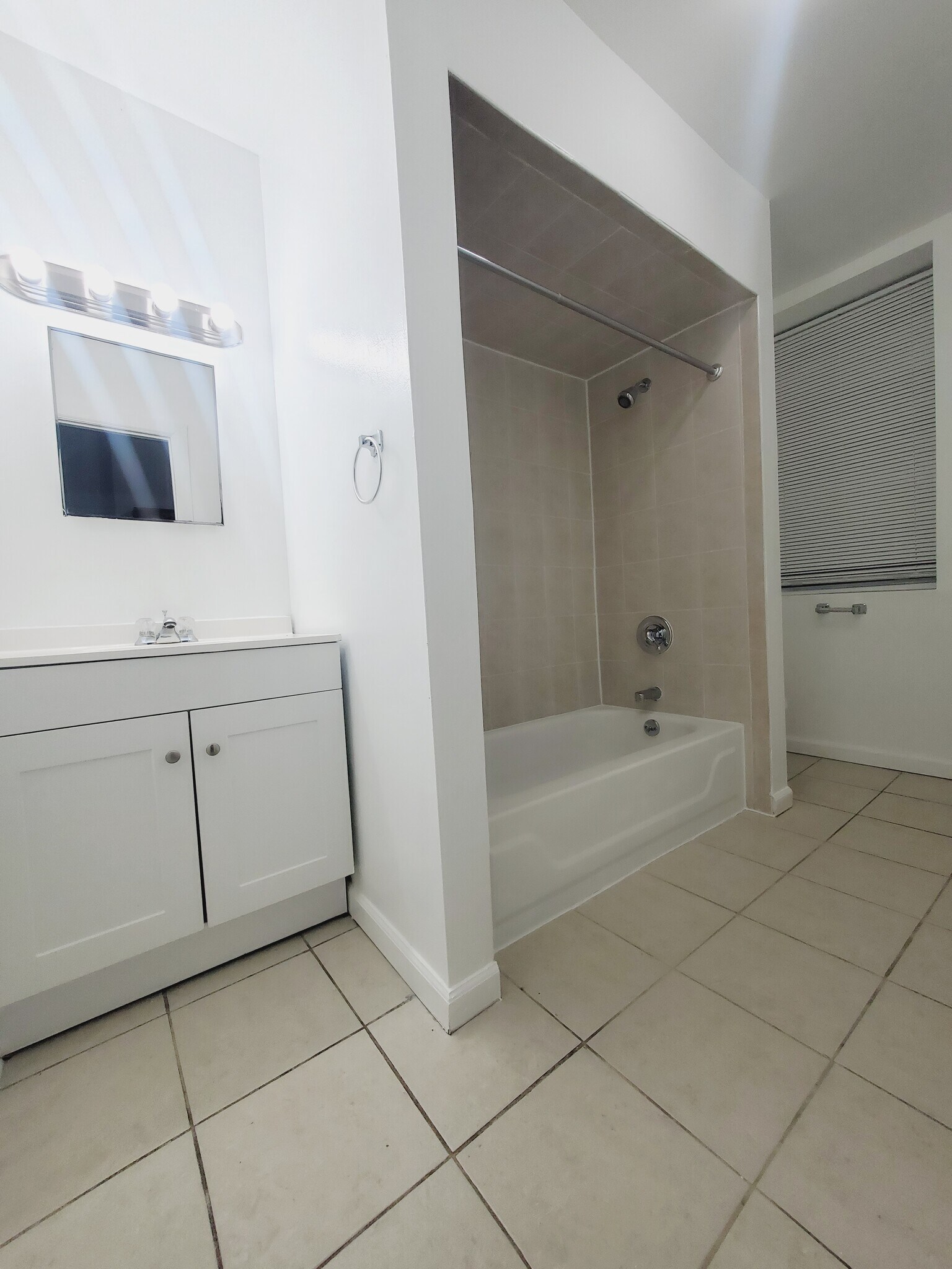 Building Photo - 366 Forrest St