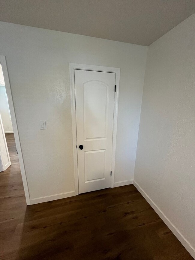 Building Photo - 230 S Murray Ave