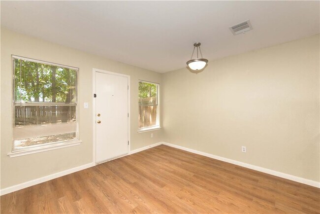 Building Photo - 9710 Sugar Hill Dr