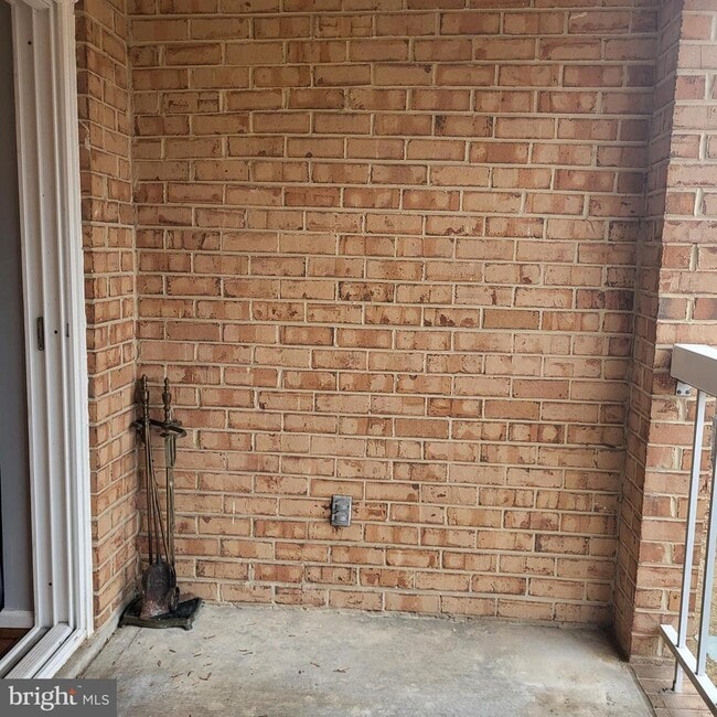 Building Photo - 5800 Cove Landing Rd