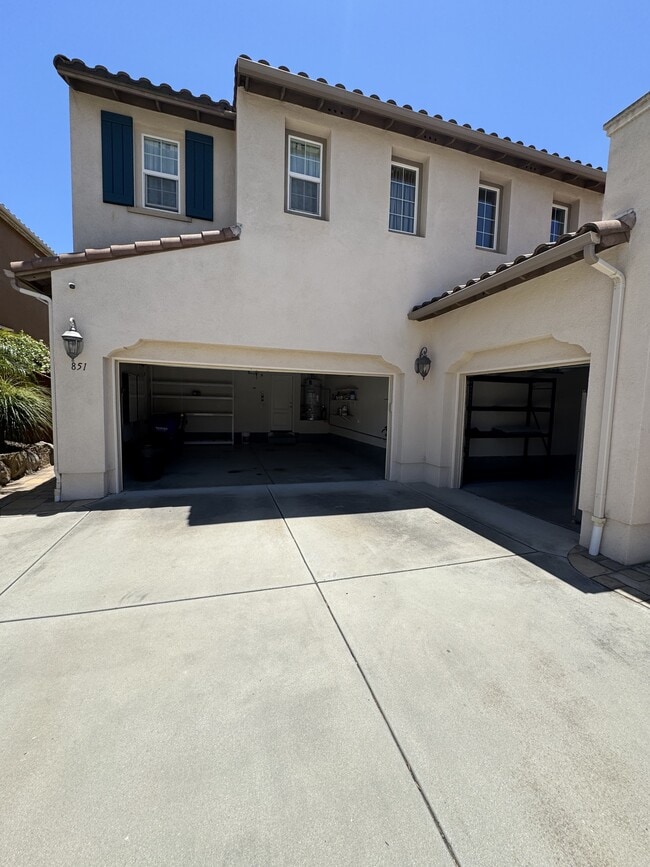 Building Photo - 851 Antilla Way
