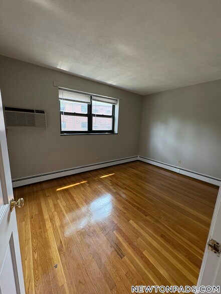 Building Photo - 264 Grove St