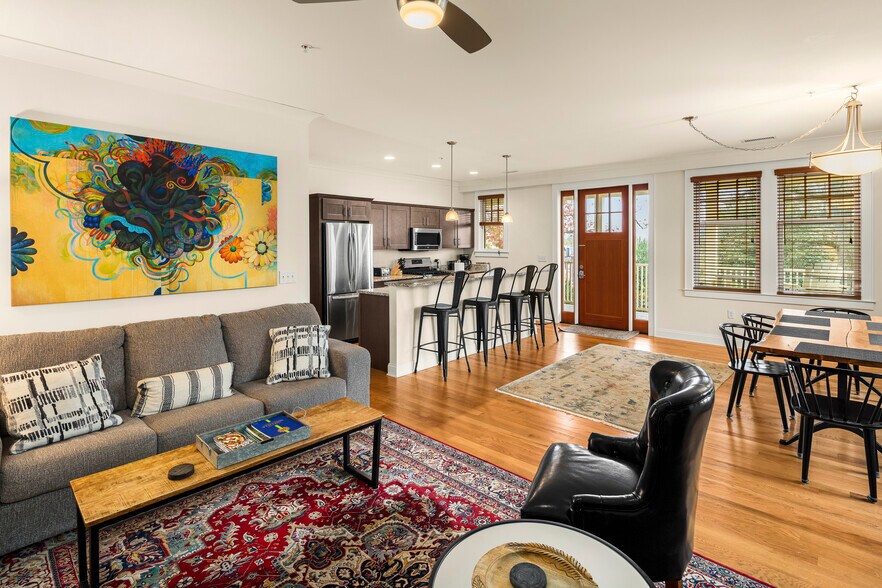 Beautifully Decorated W Hardwood Floors Throughout! - 279 E Chestnut St