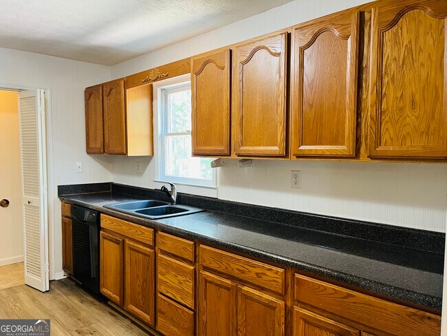 Building Photo - 2289 Roscoe Rd