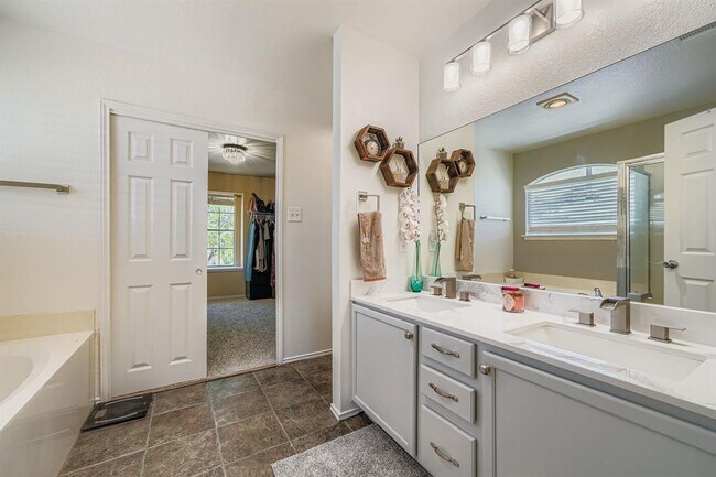 Building Photo - 2003 Erika Cove