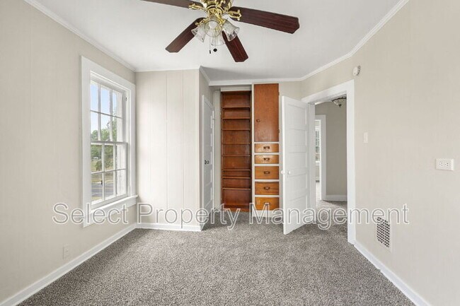 Building Photo - 3712 S Anthony Blvd