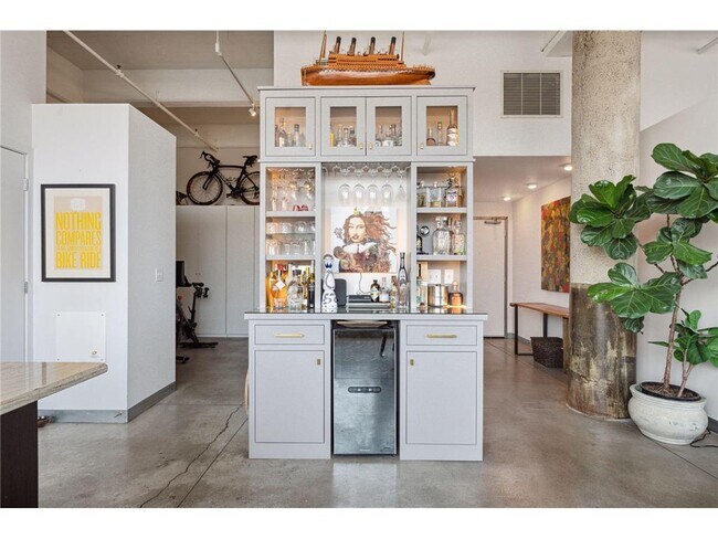 Building Photo - 700 N Washington Ave