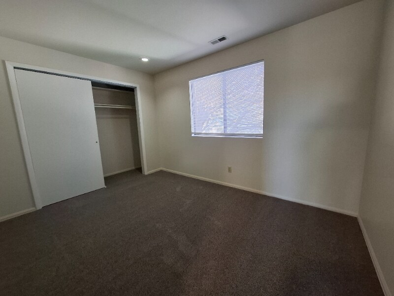 Building Photo - 3026 N Prospect St