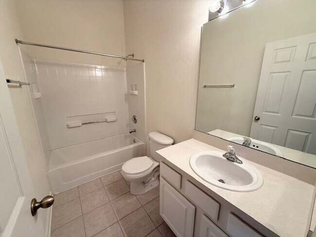 Building Photo - Beautiful 2-Bedroom Townhome with Loft and...