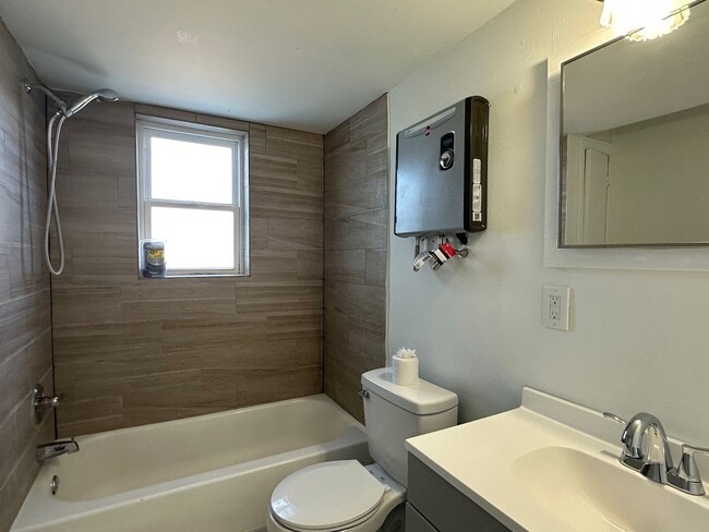 Building Photo - Walk to the beach!