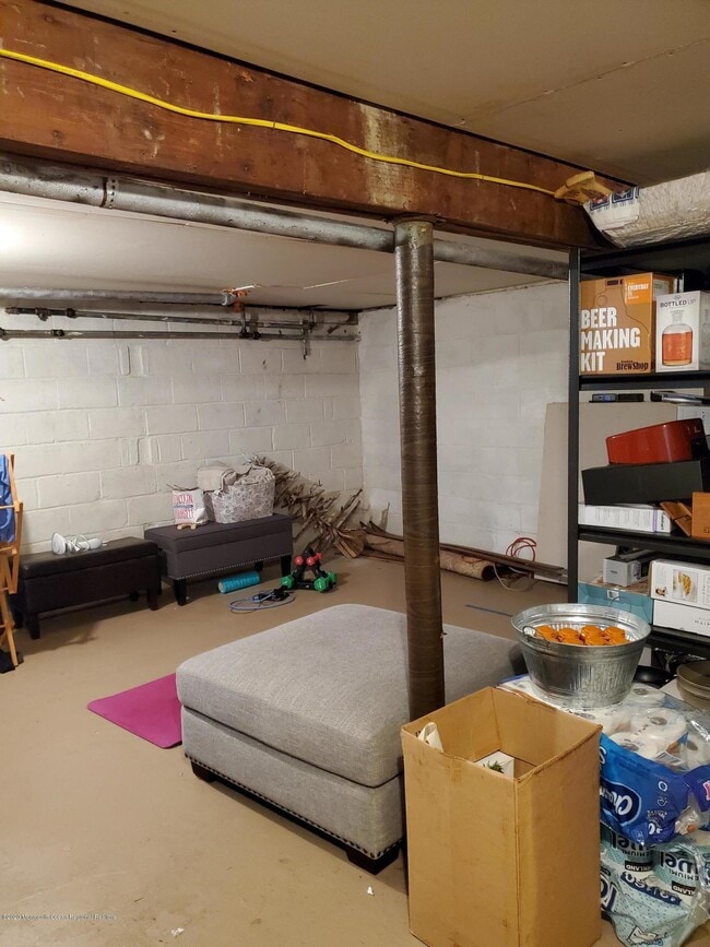 Building Photo - 10-12 Oldfield Pl