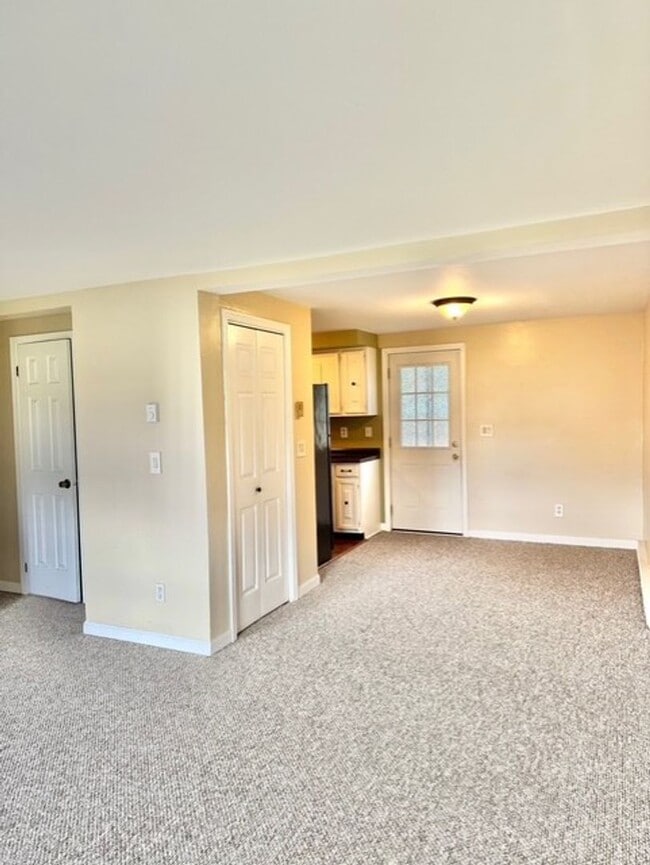 Building Photo - 120 Hinsdale St