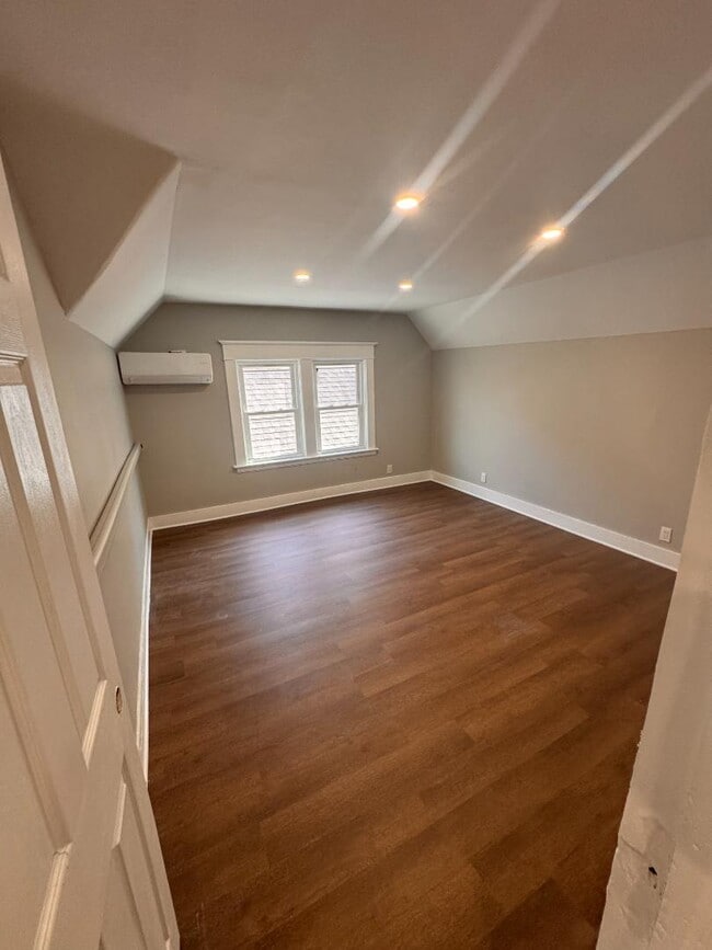 Building Photo - 442 Hudson Ave