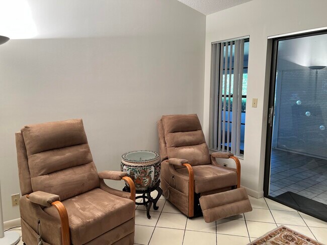 Building Photo - 10555 Garden Palm Ct