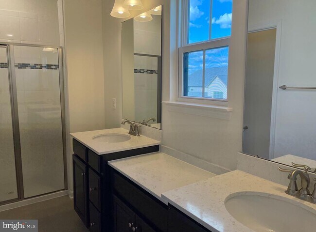 Building Photo - 43373 Southland St