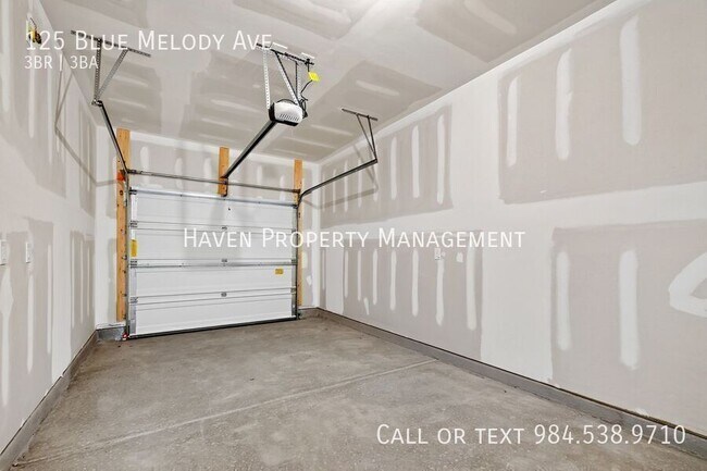Building Photo - 125 Blue Melody Ave