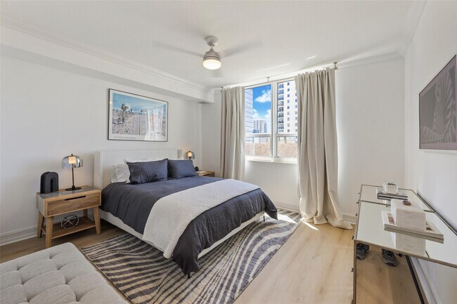 Building Photo - 350 SE 2nd St