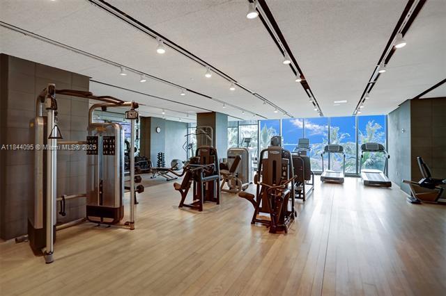 Building Photo - 460 NE 28th St