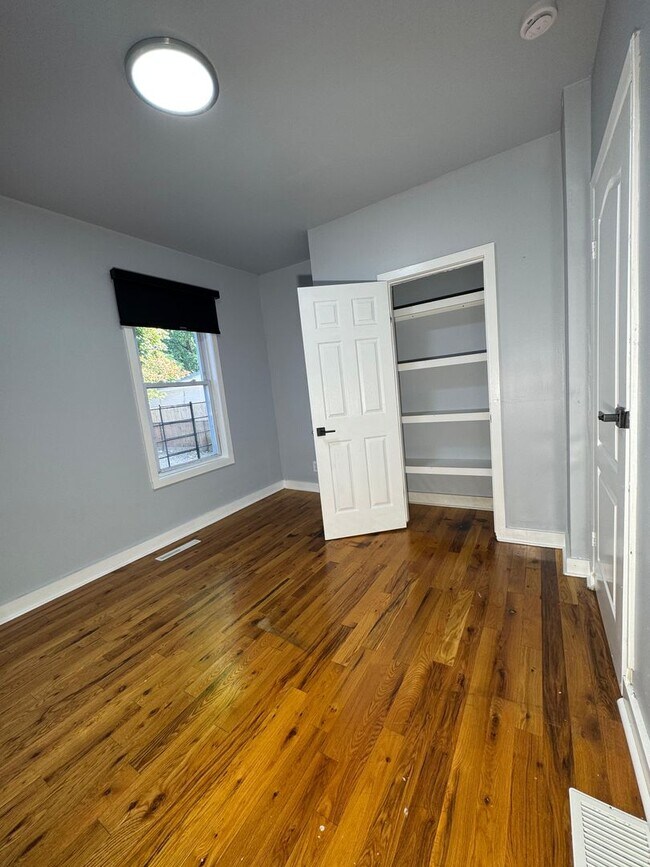 Building Photo - 411 Blatchley Ave