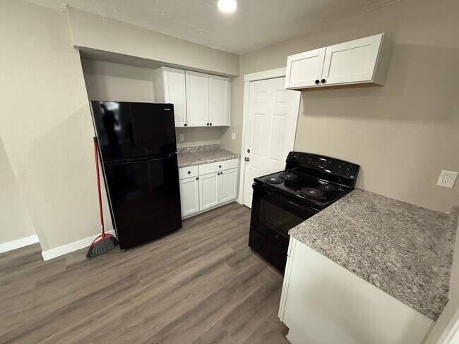 Building Photo - 1335-1335 W Mt Vernon St