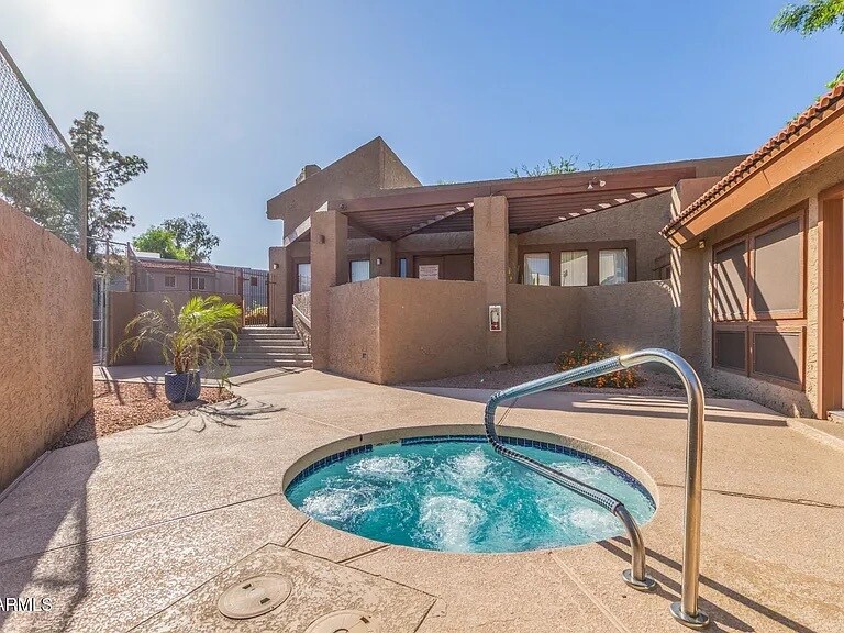 Hot Tub - 4444 E Paradise Village Pky N