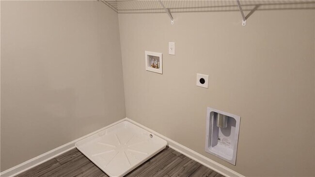 Building Photo - 400 Grey Falcon Ave