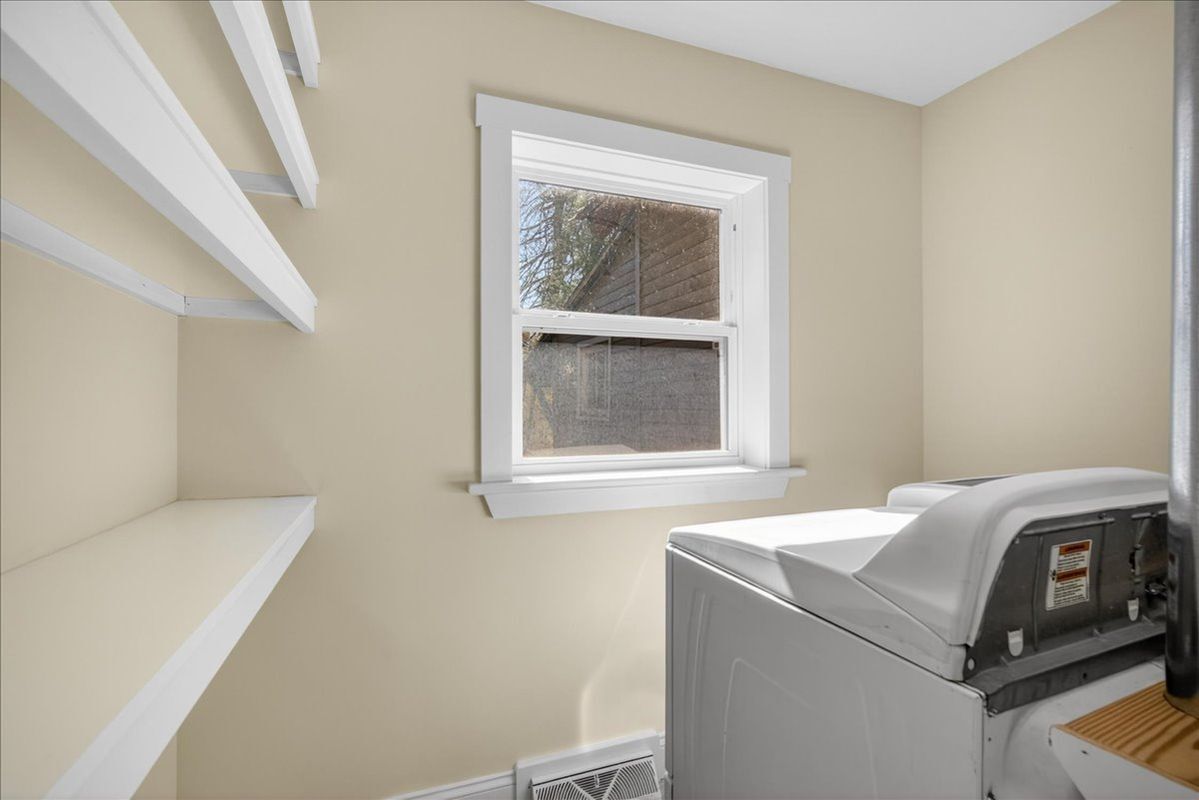 Building Photo - 204 Saratoga Ave