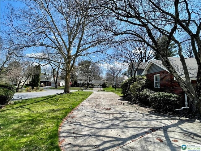 Building Photo - 1331 Armstrong Rd