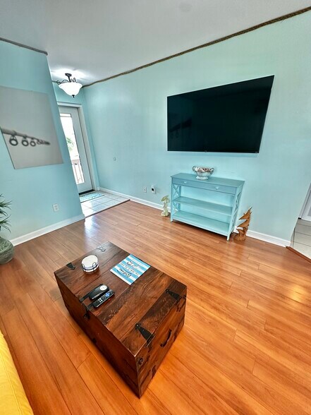 Building Photo - 960 Apollo Beach Blvd