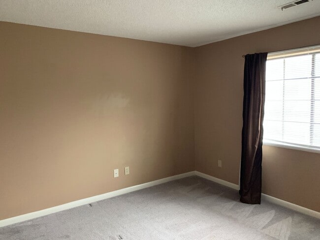 Building Photo - Gated Community, 1.5 Miles to Beach, Pet F...