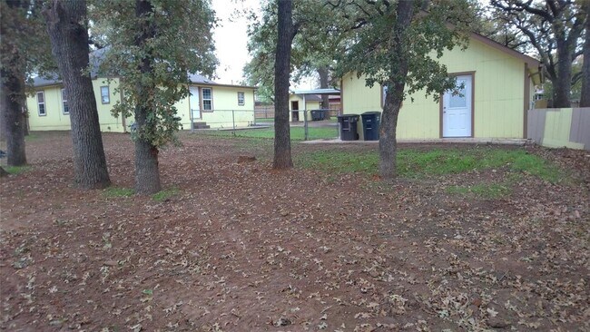 Building Photo - 7366 Meadowbrook Dr